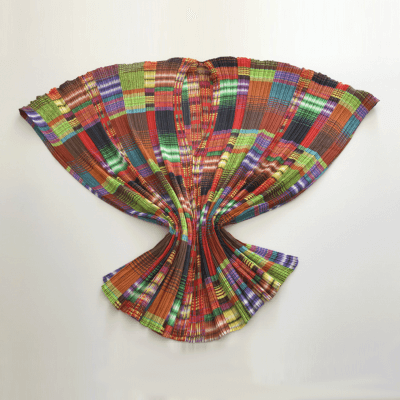 Poncho du couturier Issey Miyake